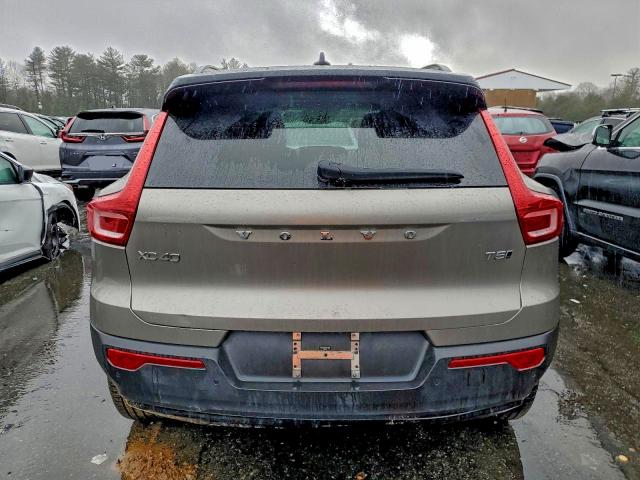 Фото 6 - VOLVO XC40