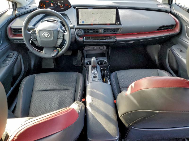 Фото 8 - TOYOTA PRIUS