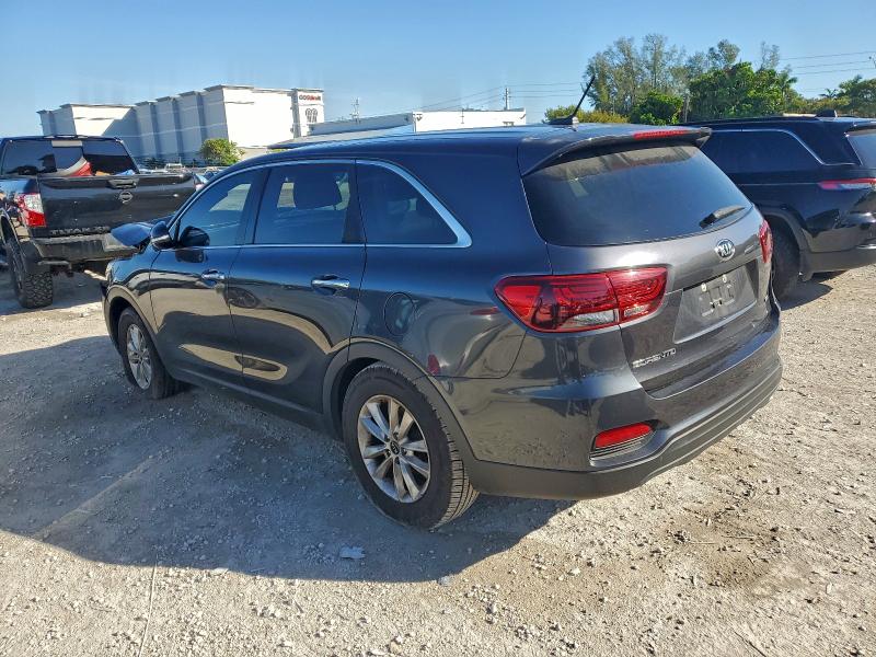 Фото 2 - KIA SORENTO