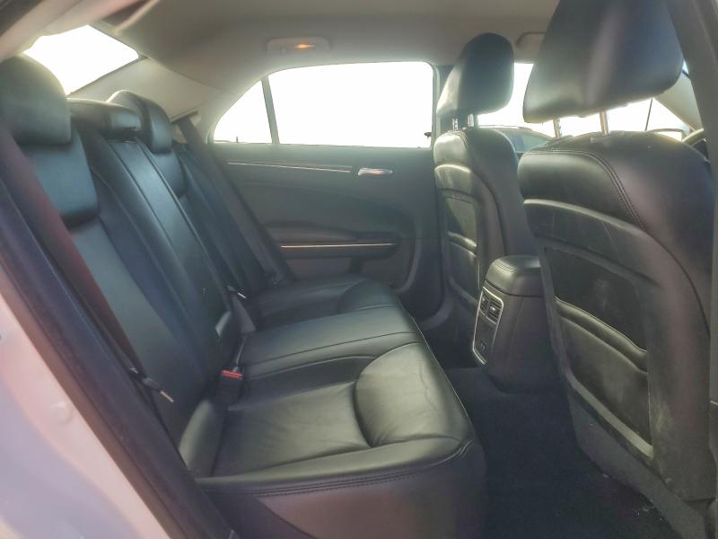 Фото 10 - CHRYSLER 300