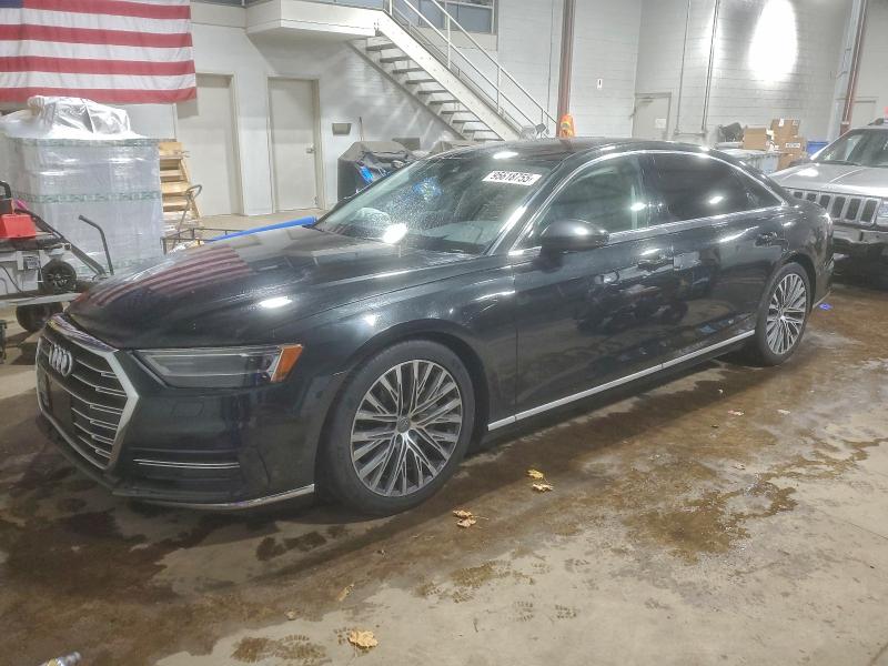 Фото 1 - AUDI A8