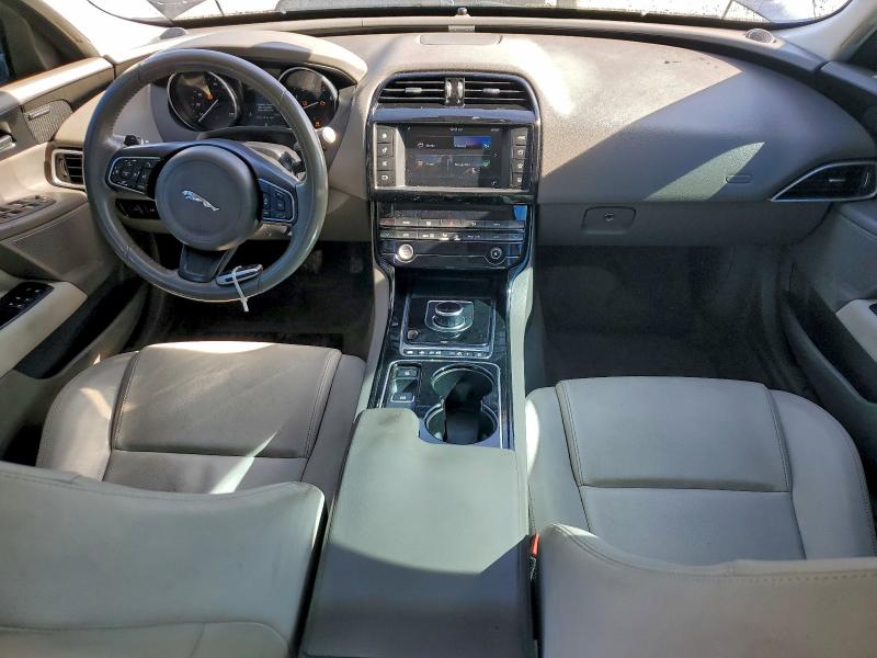 Фото 8 - JAGUAR XE