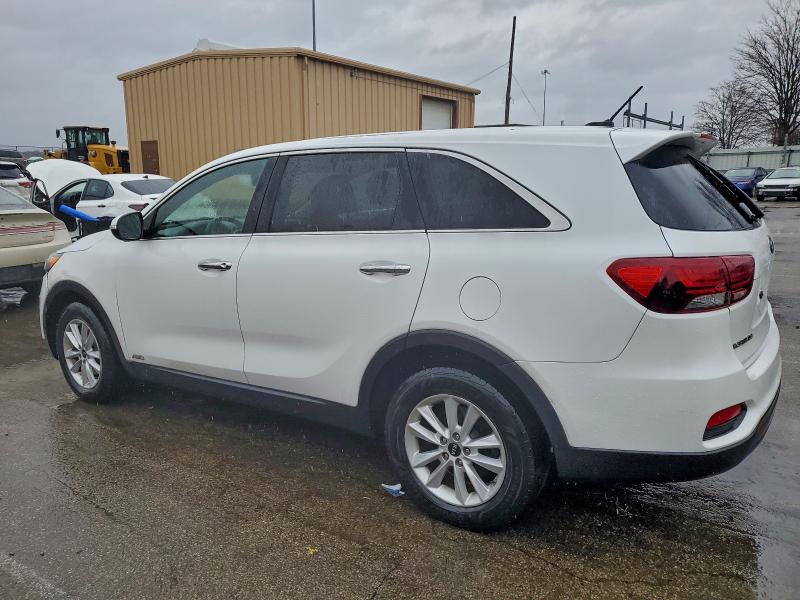 Фото 2 - KIA SORENTO