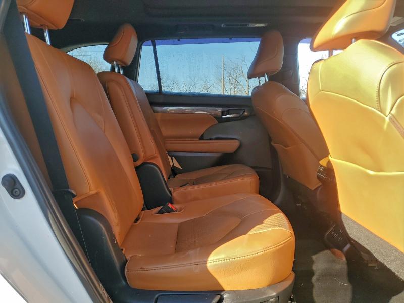 Фото 11 - TOYOTA HIGHLANDER