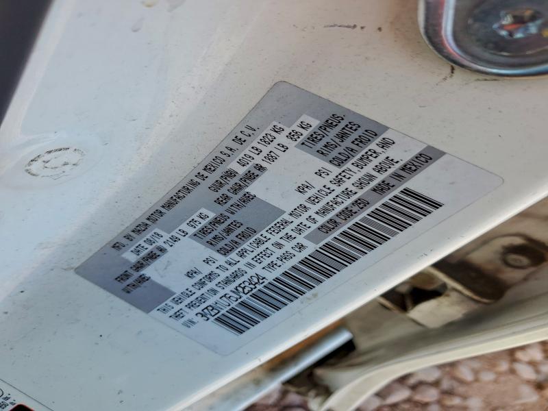 Фото 12 - MAZDA 3