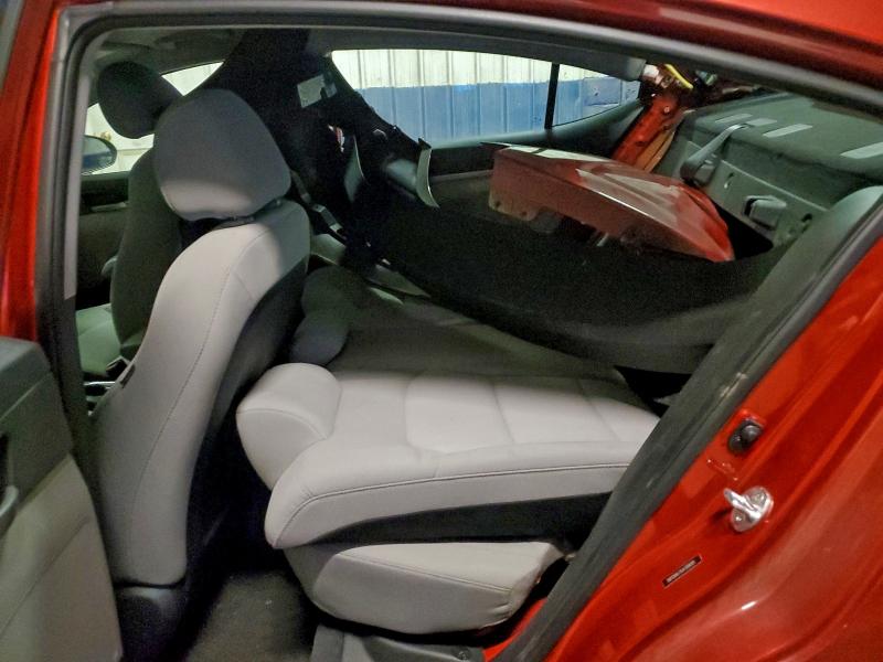 Фото 10 - HYUNDAI ELANTRA