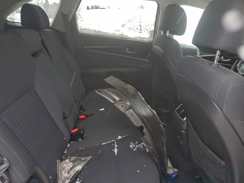 Фото 11 - KIA SORENTO