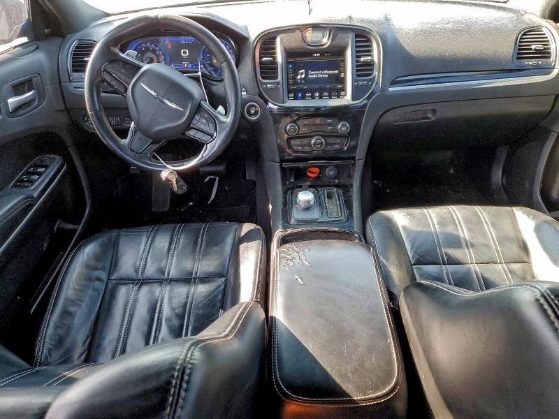 Фото 8 - CHRYSLER 300