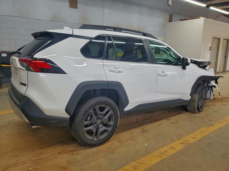 Фото 3 - TOYOTA RAV4