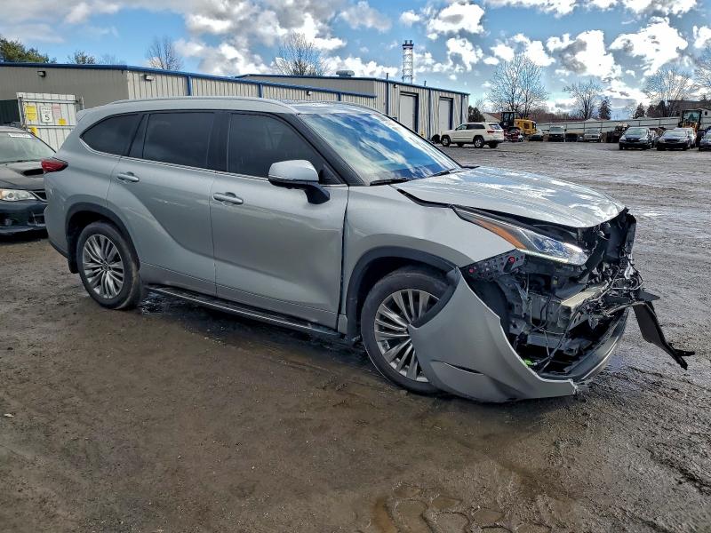 Фото 4 - TOYOTA HIGHLANDER