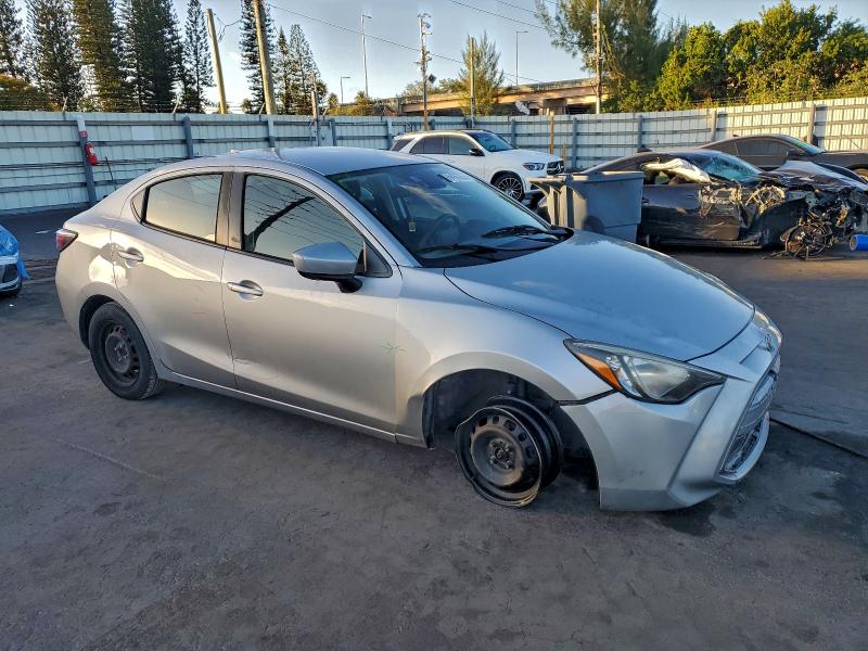 Фото 4 - TOYOTA YARIS