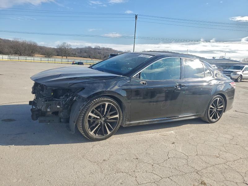 Фото 1 - TOYOTA CAMRY