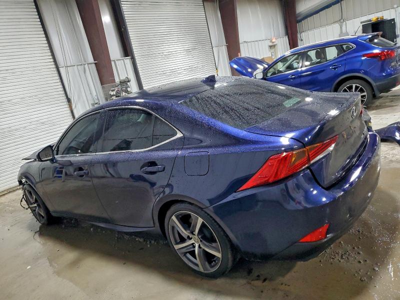 Фото 2 - LEXUS IS