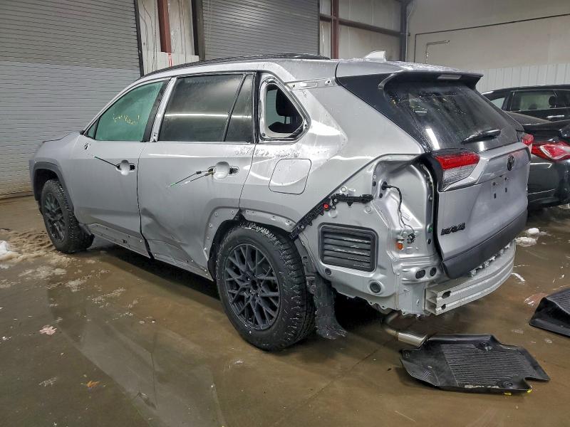 Фото 2 - TOYOTA RAV4