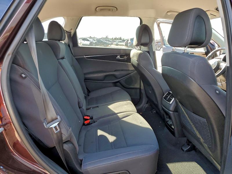 Фото 10 - KIA SORENTO