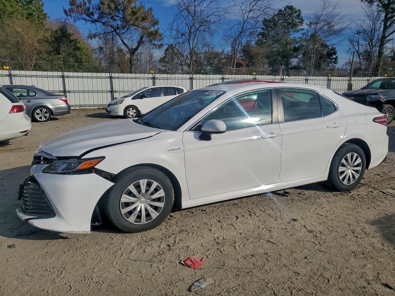 Фото 1 - TOYOTA CAMRY