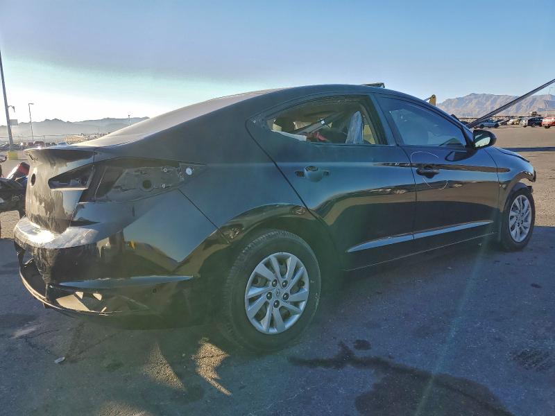 Фото 3 - HYUNDAI ELANTRA