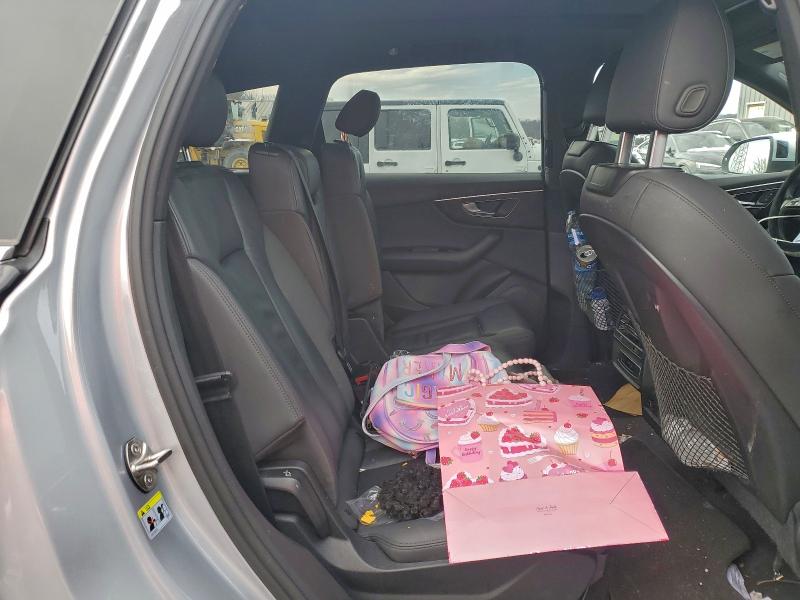 Фото 11 - AUDI Q7