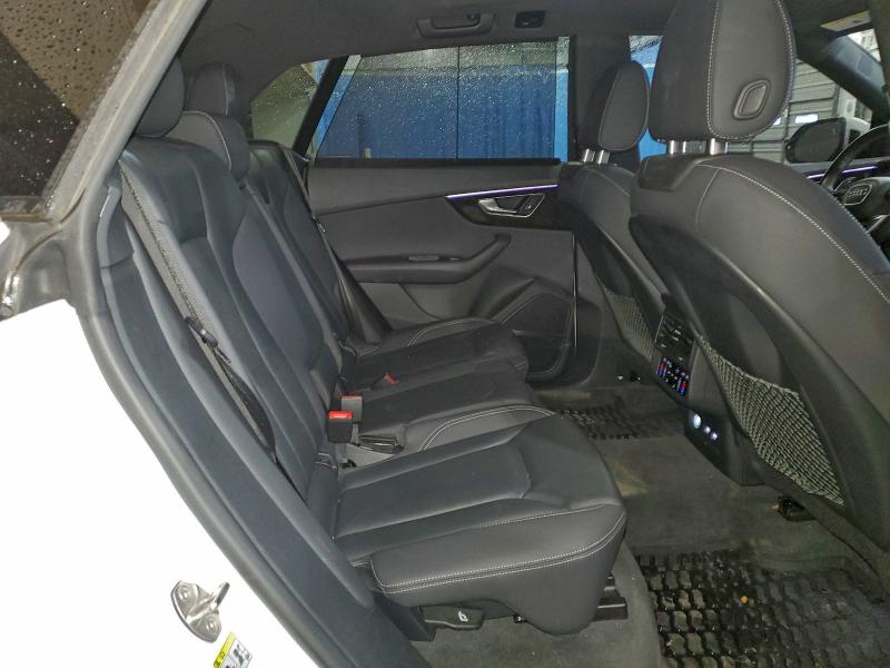 Фото 11 - AUDI Q8