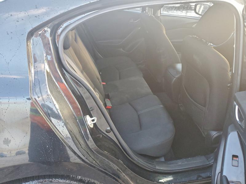 Фото 10 - MAZDA 3