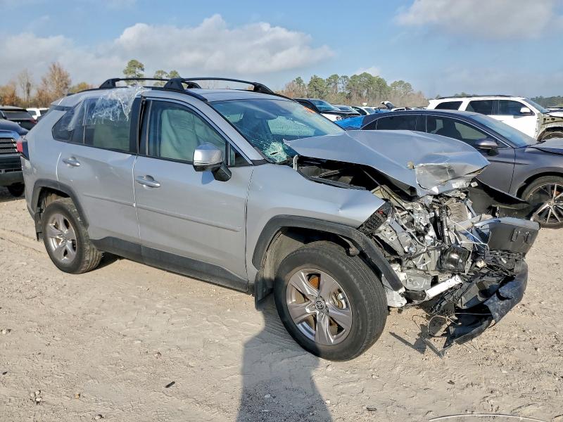 Фото 4 - TOYOTA RAV4