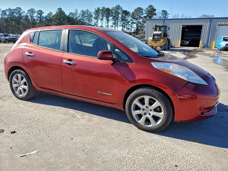 Фото 4 - NISSAN LEAF