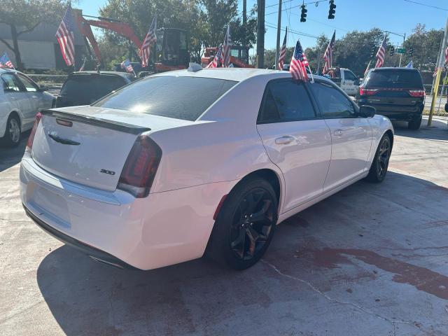 Фото 4 - CHRYSLER 300