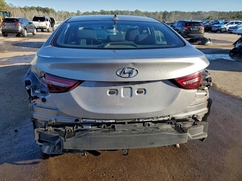 Фото 6 - HYUNDAI ELANTRA