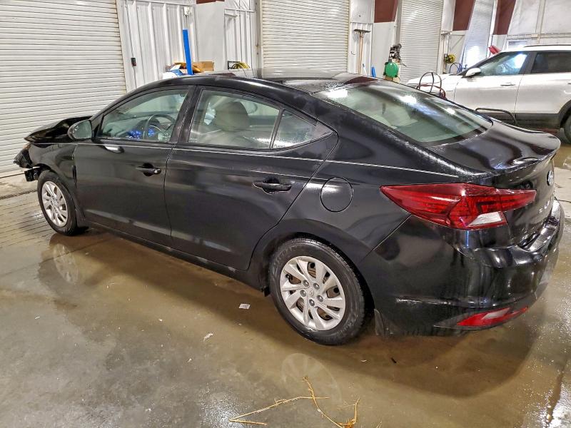 Фото 2 - HYUNDAI ELANTRA