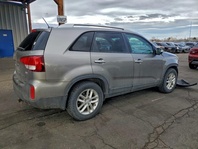 Фото 3 - KIA SORENTO