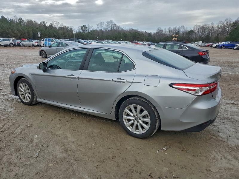 Фото 2 - TOYOTA CAMRY