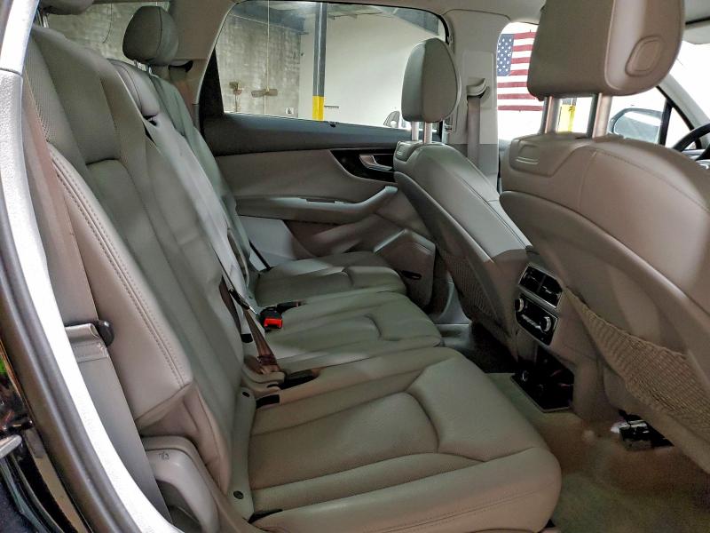 Фото 11 - AUDI Q7