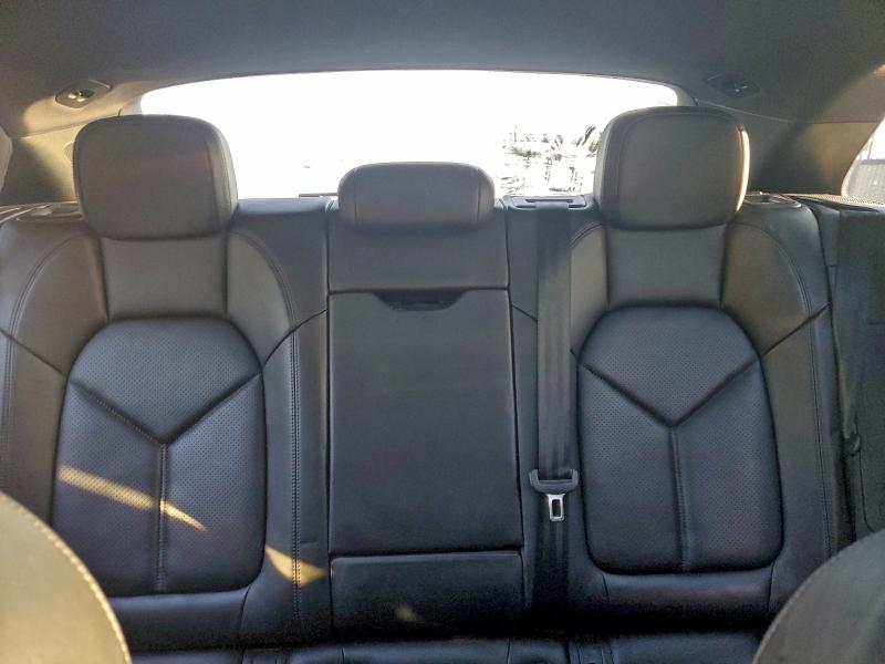 Фото 10 - PORSCHE MACAN