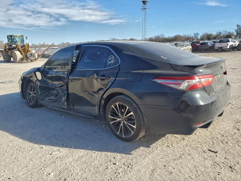 Фото 2 - TOYOTA CAMRY