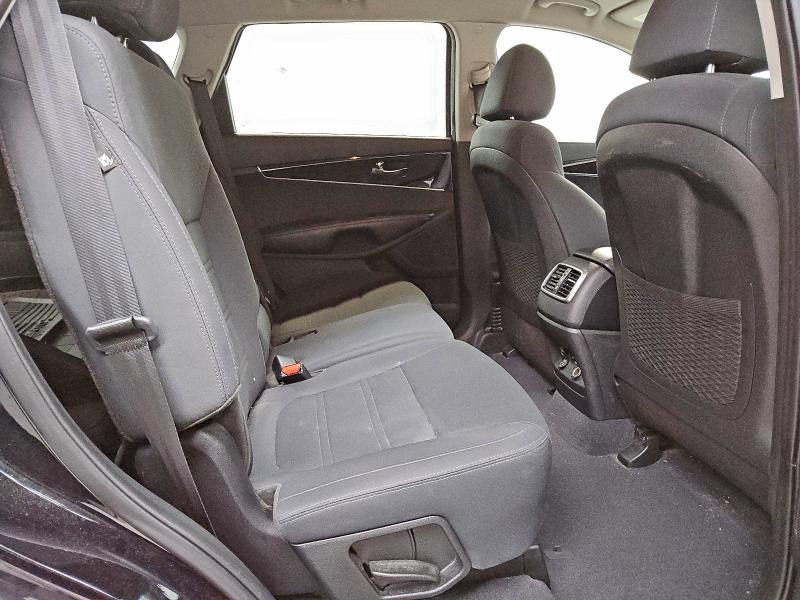 Фото 11 - KIA SORENTO