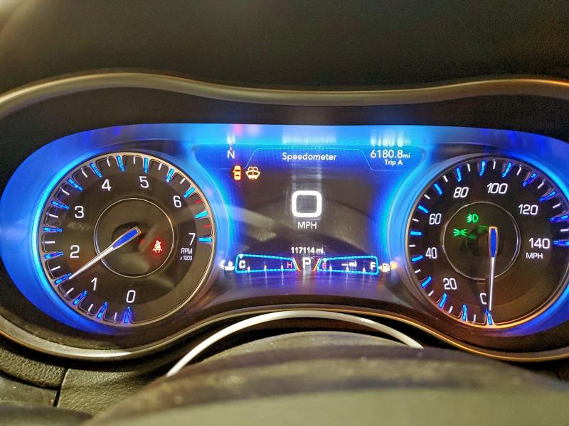 Фото 9 - CHRYSLER 300