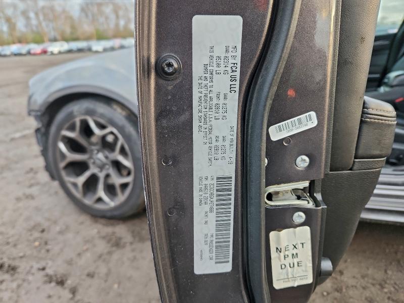 Фото 12 - CHRYSLER 300