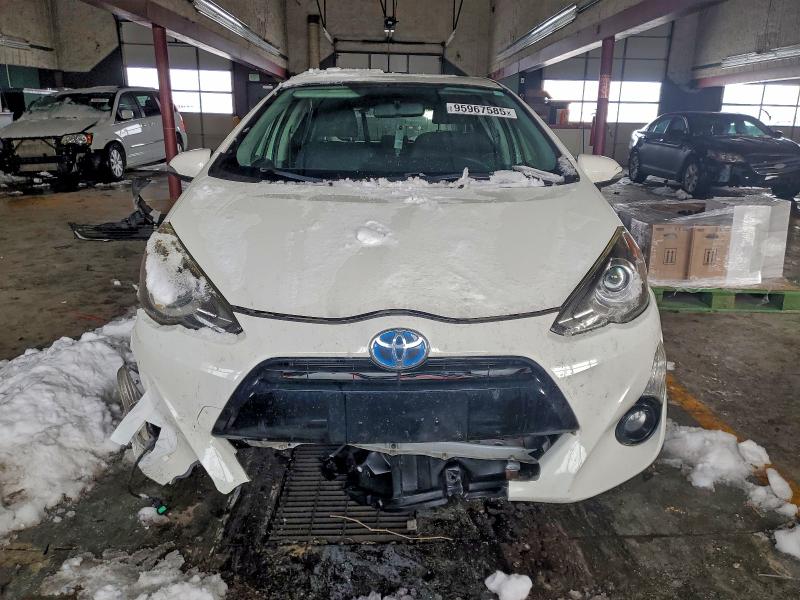 Фото 5 - TOYOTA PRIUS