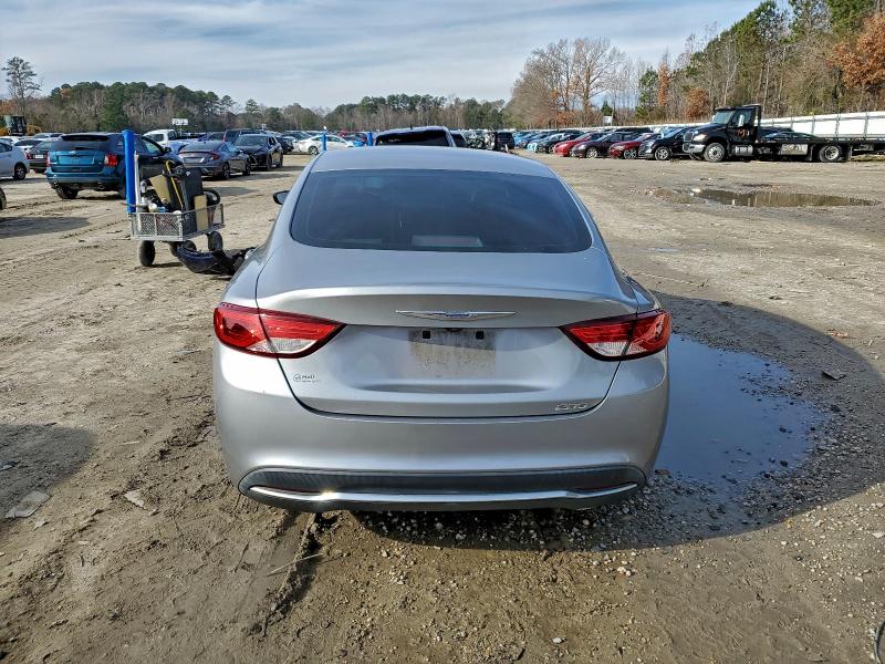 Фото 6 - CHRYSLER 200