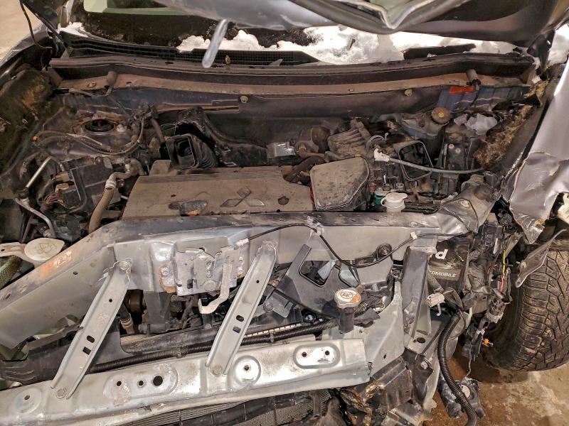 Фото 12 - MITSUBISHI OUTLANDER