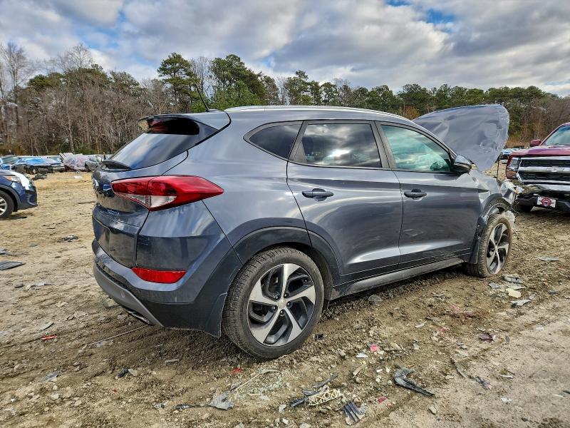 Фото 3 - HYUNDAI TUCSON