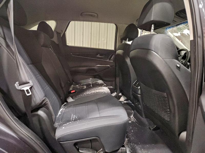 Фото 11 - KIA SORENTO