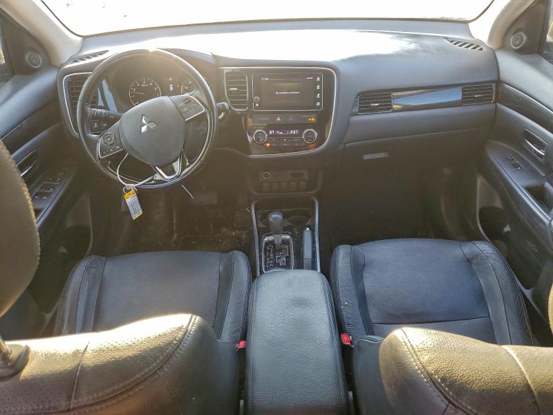 Фото 8 - MITSUBISHI OUTLANDER