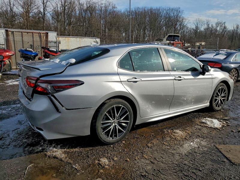 Фото 3 - TOYOTA CAMRY