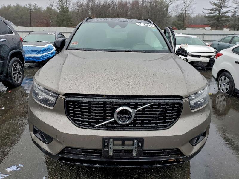 Фото 5 - VOLVO XC40