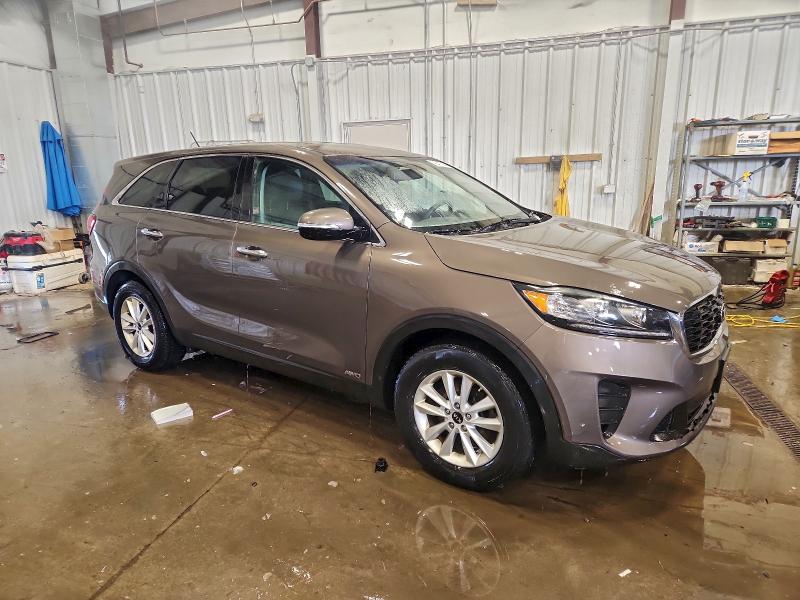 Фото 4 - KIA SORENTO