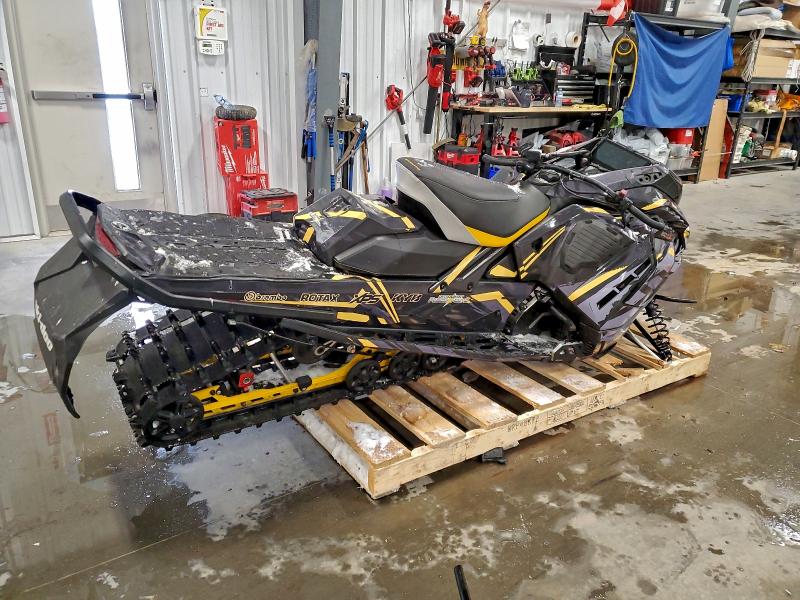 SKI-DOO SNOWMOBILE 2024