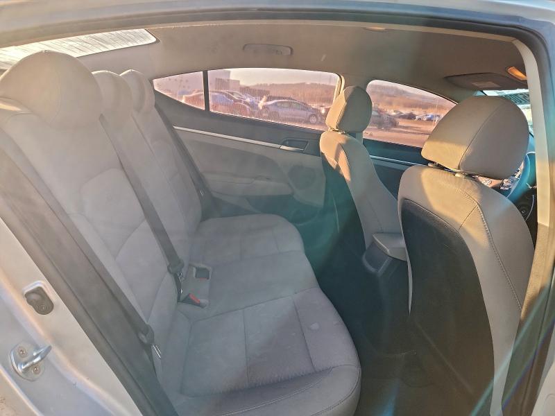 Фото 10 - HYUNDAI ELANTRA