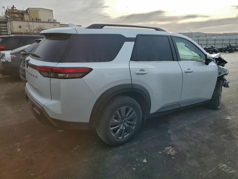 Фото 3 - NISSAN PATHFINDER