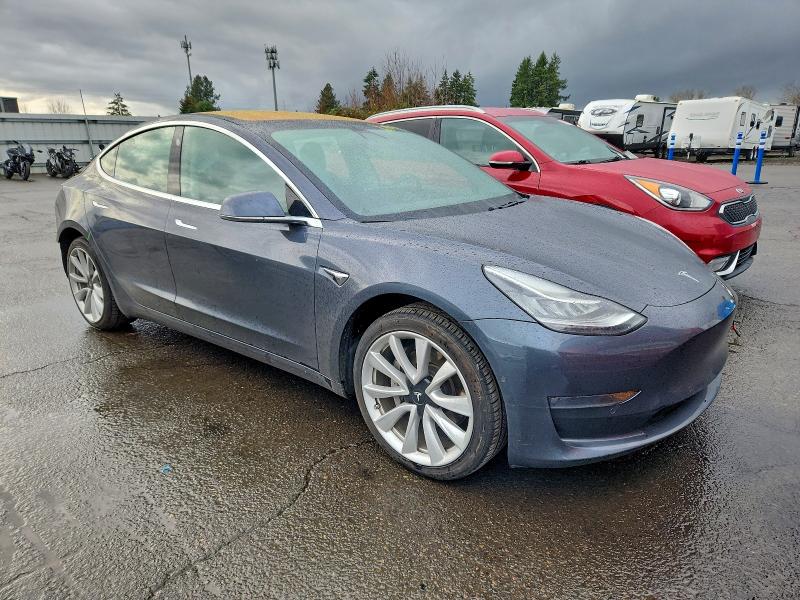 Фото 4 - TESLA MODEL 3